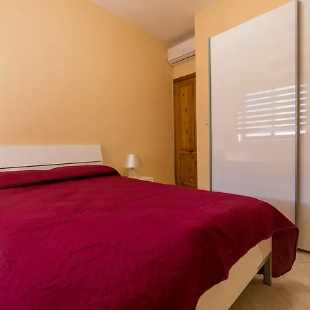 Two Bedroom Prime Location Apartamento